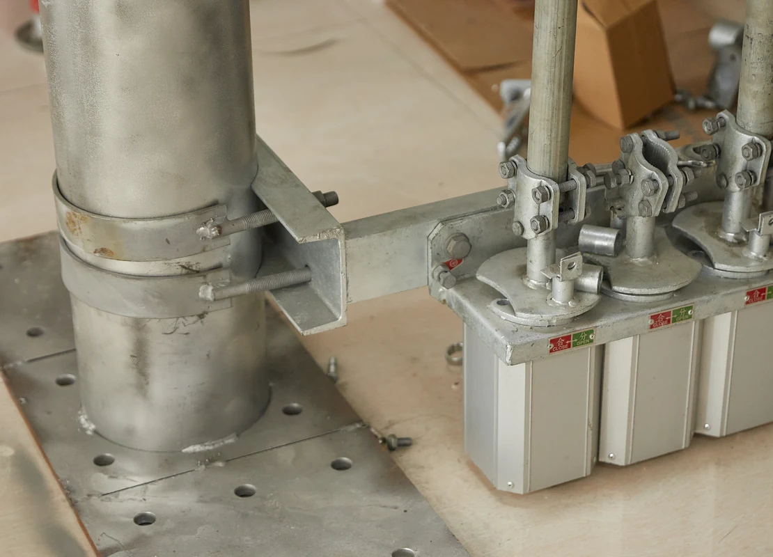 Double-column disconnector drive base and operating mechanism detail