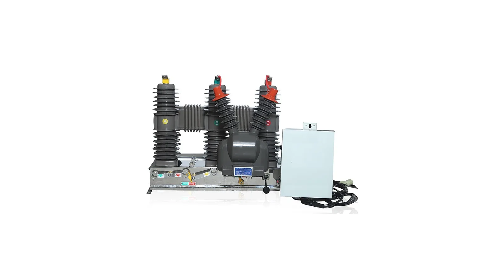 Outdoor pole mounted vacuum circuit breaker with control cabinet