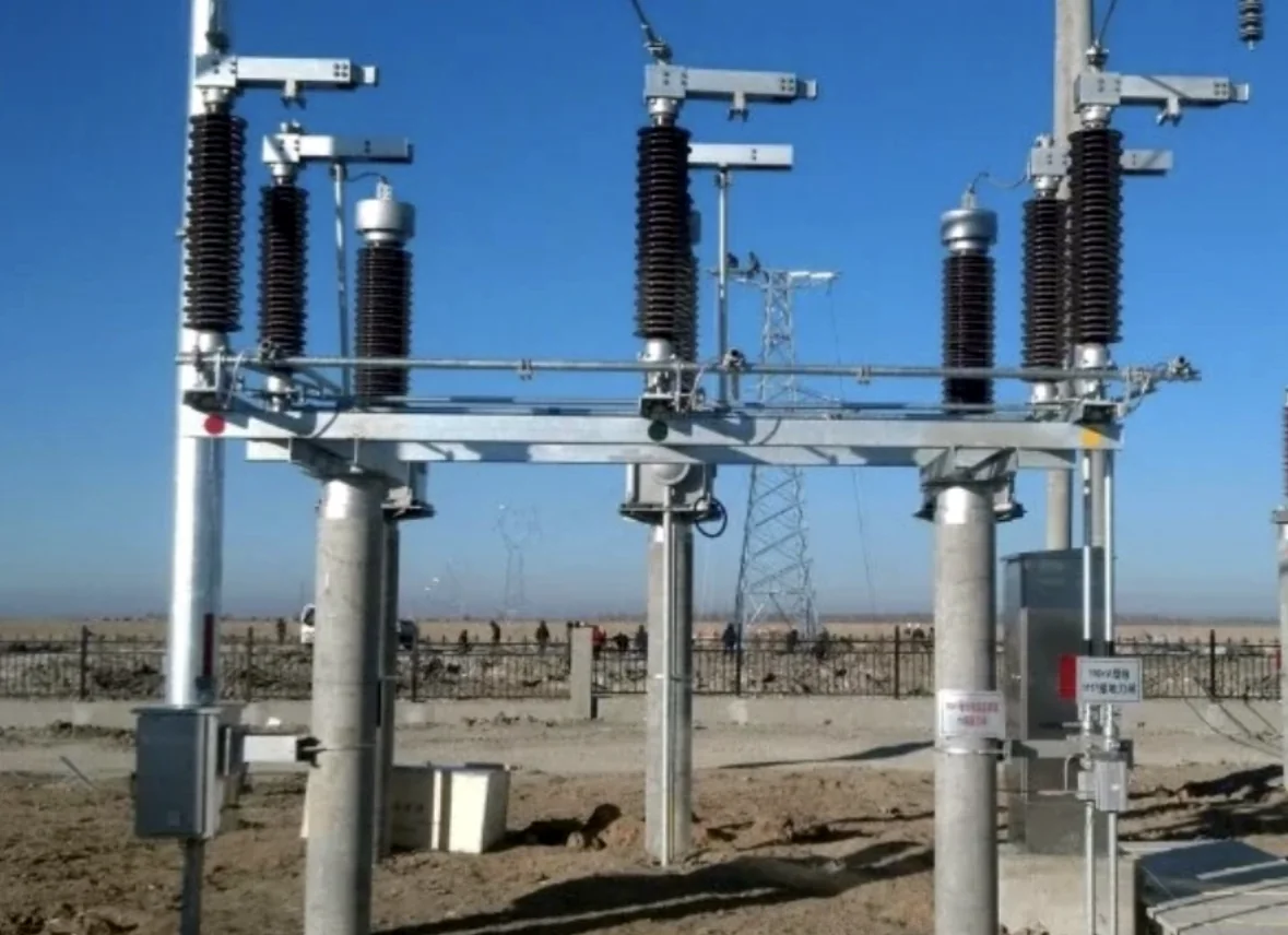Outdoor switchgear field application for medium voltage distribution networks